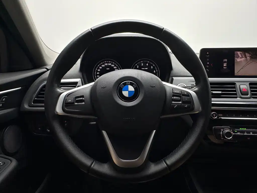 BMW 1 Series 2020 — фото 19
