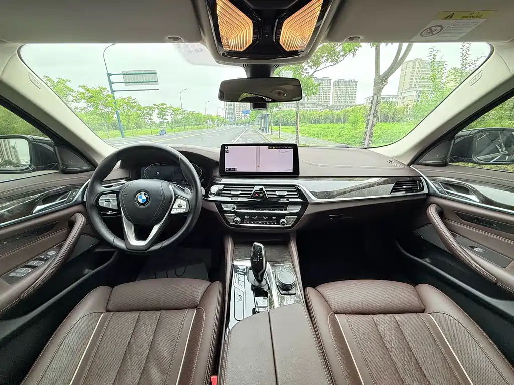 BMW 5 Series 2021 — фото 16