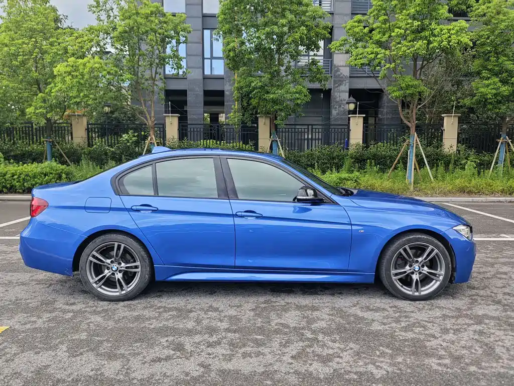 BMW 3 Series 2018 — фото 11