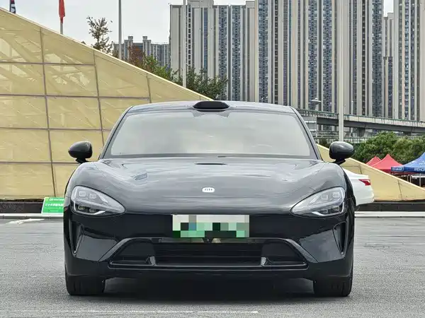 Xiaomi SU7 2025