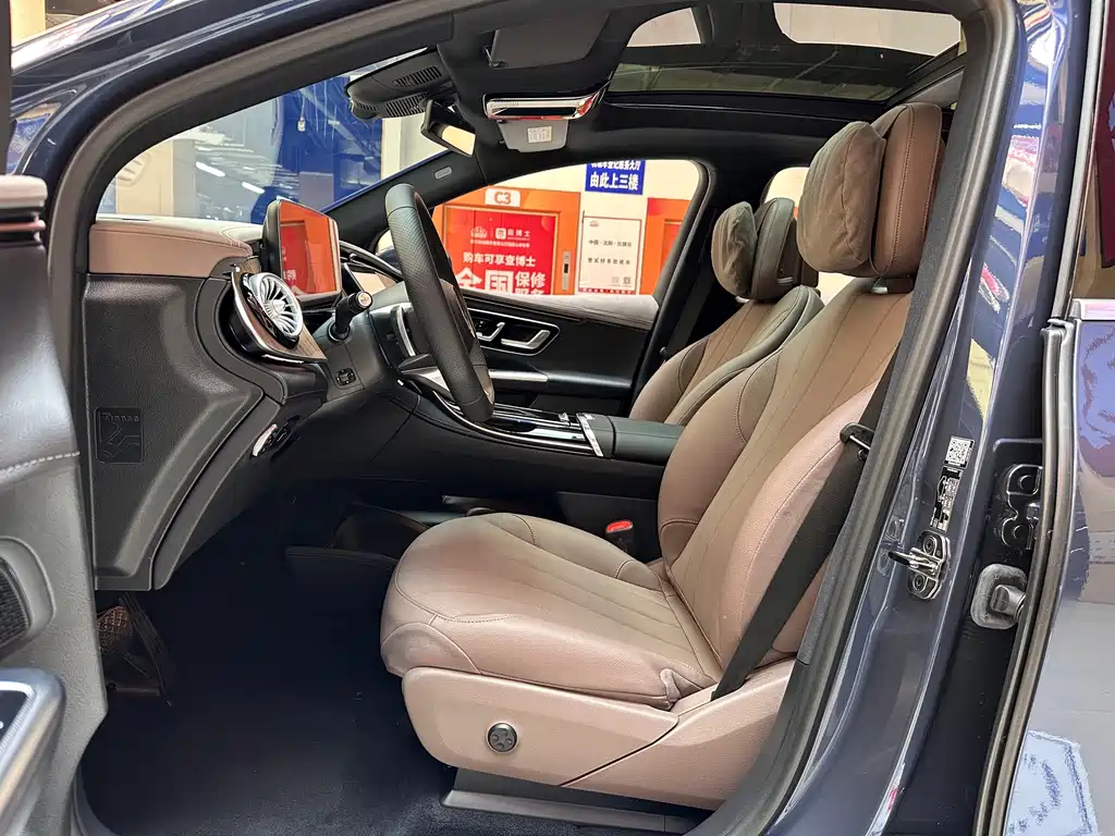 Mercedes-Benz EQE SUV 2023 — фото 11