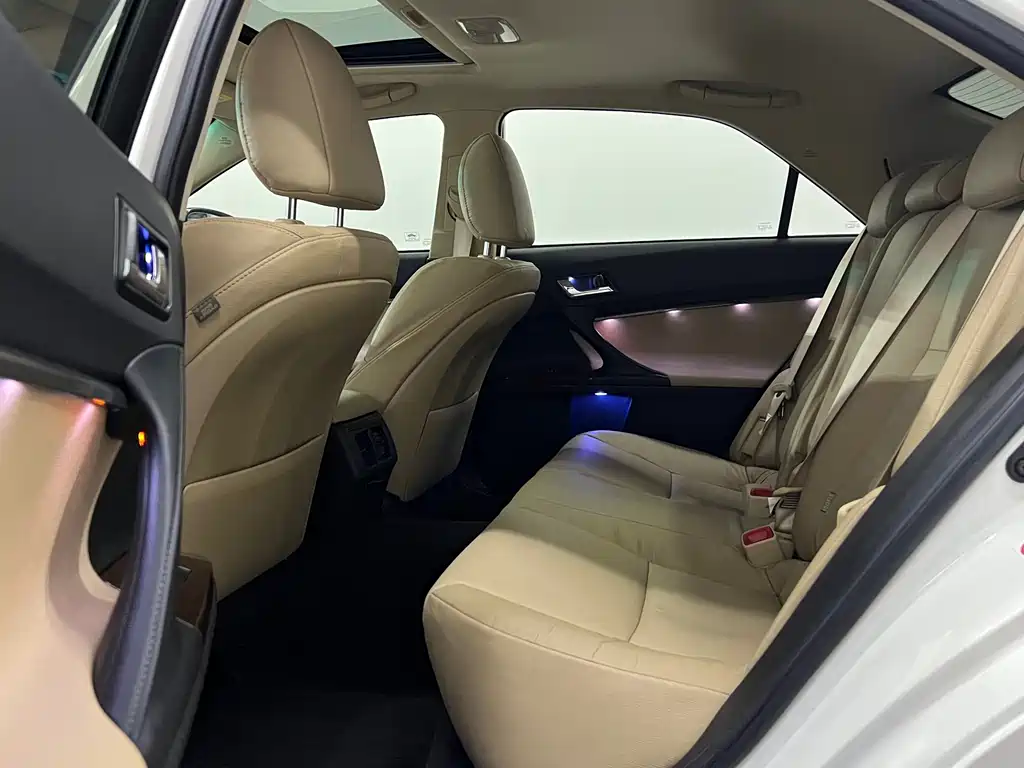 Toyota Reiz 2015