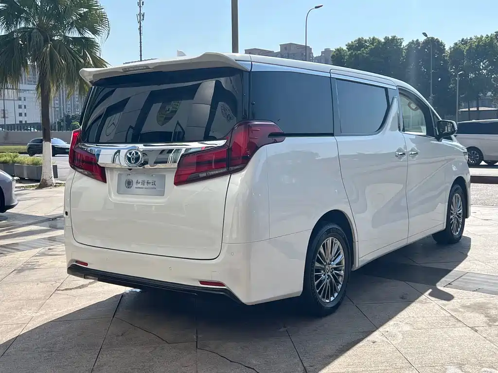 Toyota Alphard 2020 — фото 13
