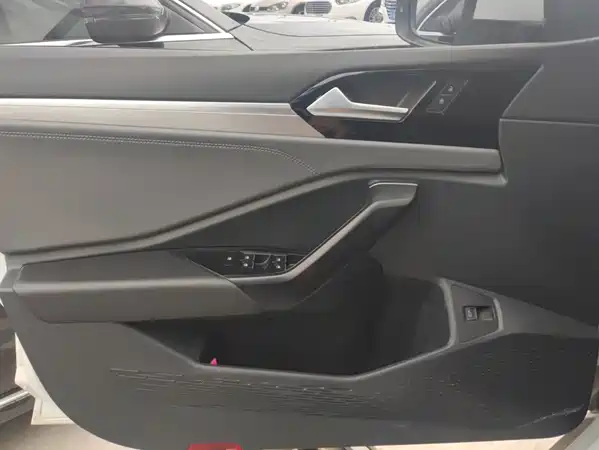 Volkswagen Sagitar 2021