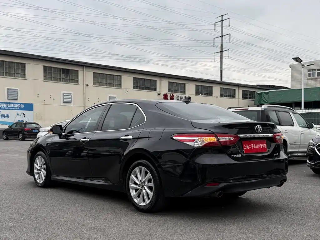 Toyota Camry 2022 — фото 13