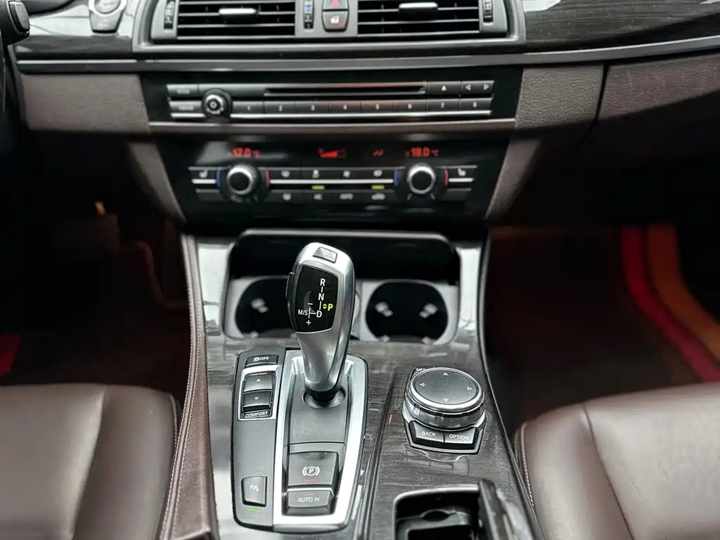 BMW 5 Series 2016 — фото 11