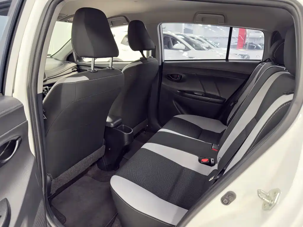 Toyota Yaris L 2022 — фото 9