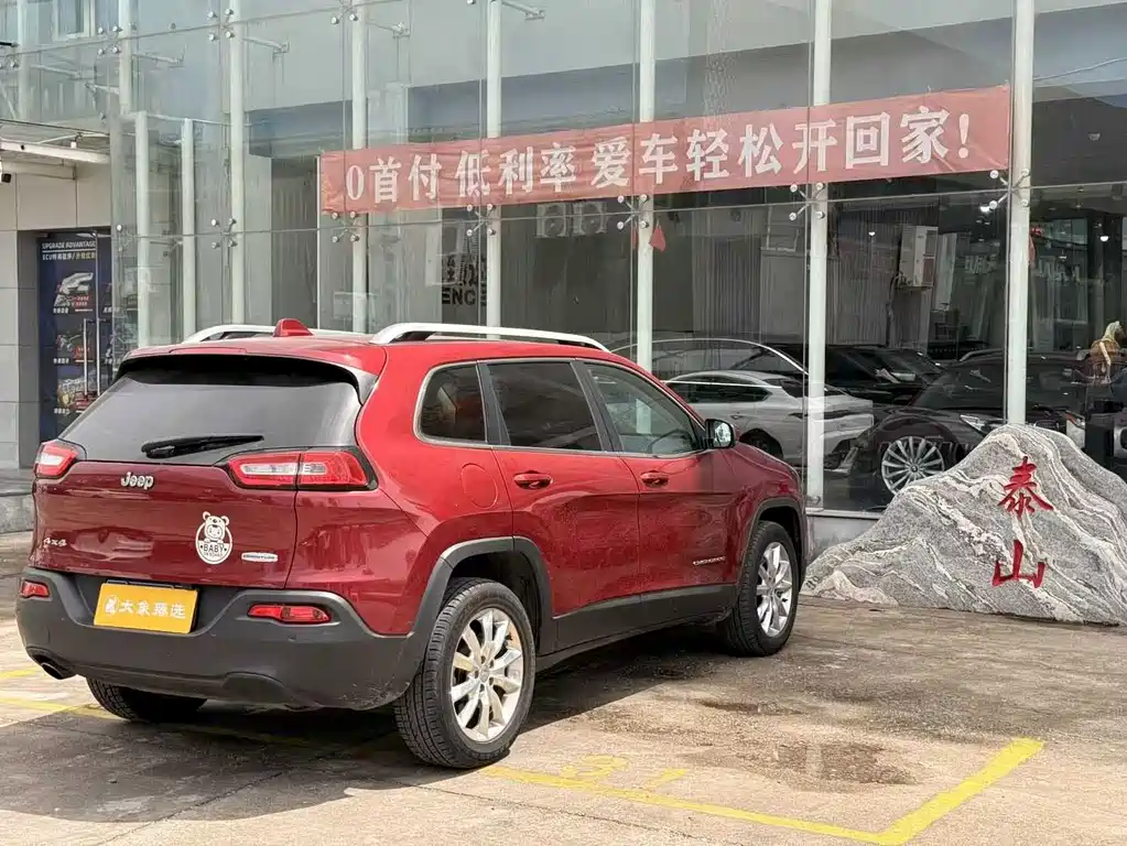 Jeep Cherokee 2015 — фото 10