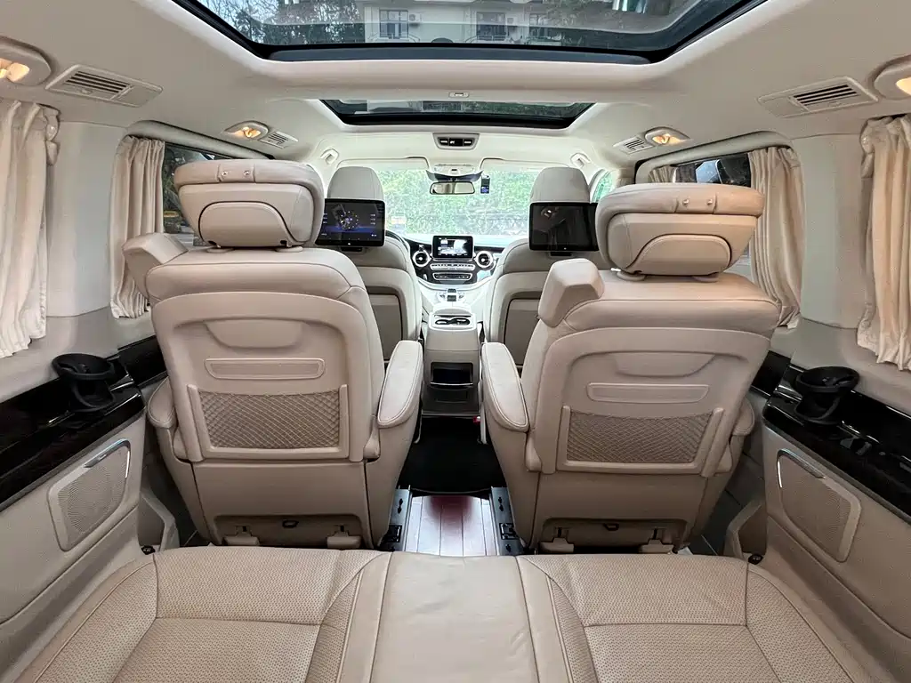 Mercedes-Benz V-Class 2017 — фото 13