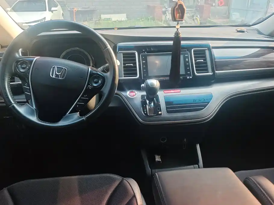 Honda Elysion 2016 — фото 12