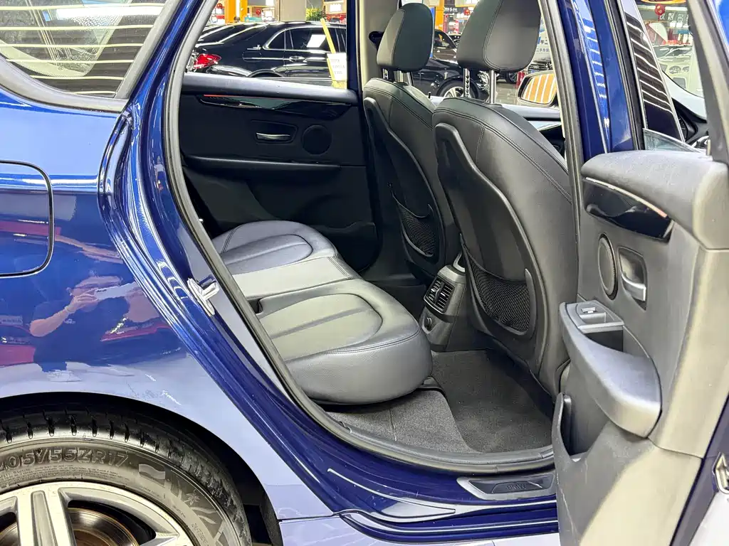 BMW 2 Series Station Wagon 2017 — фото 14
