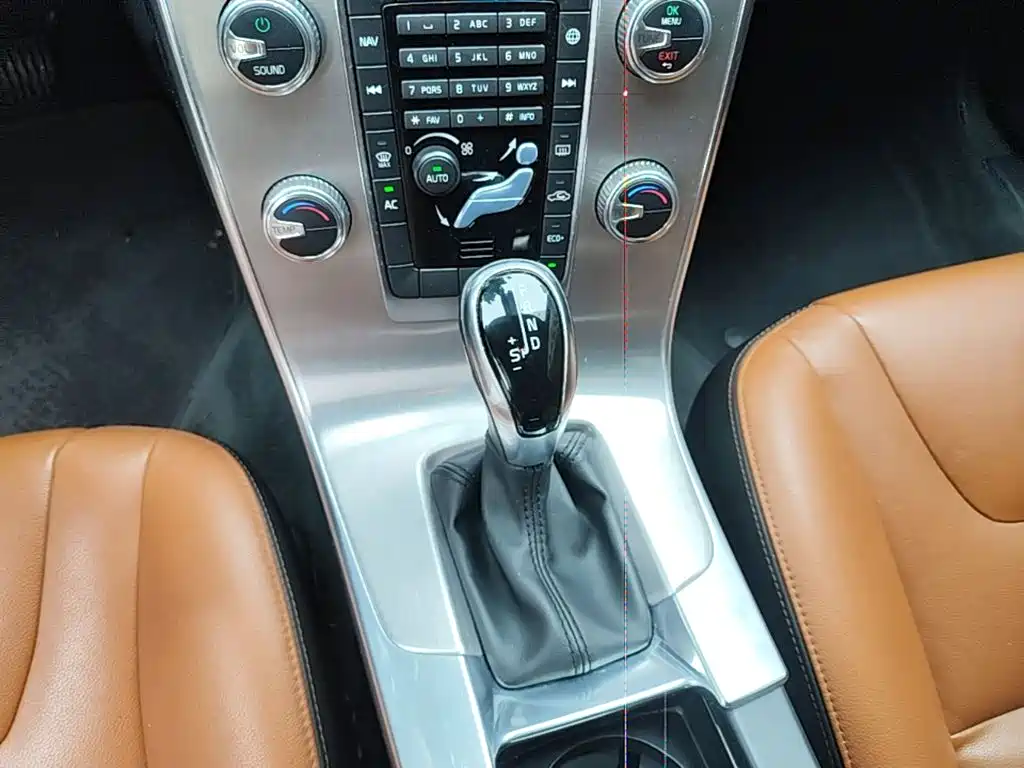 Volvo S60 2018 — фото 14