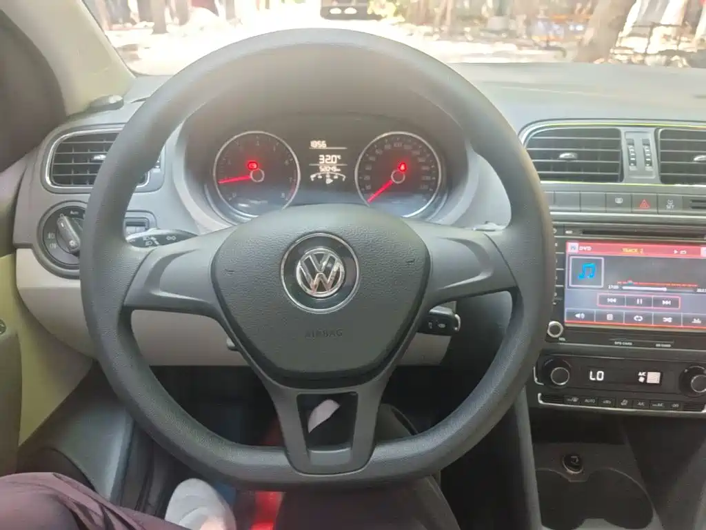 Volkswagen Polo 2015