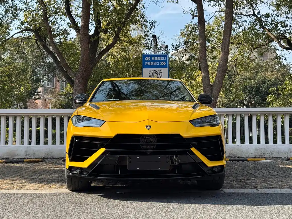 Lamborghini Urus 2024 — фото 1