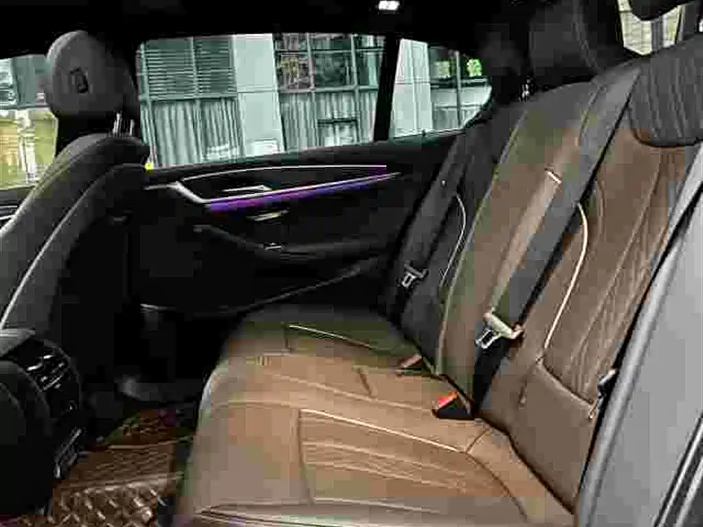 BMW 5 Series 2021 — фото 9