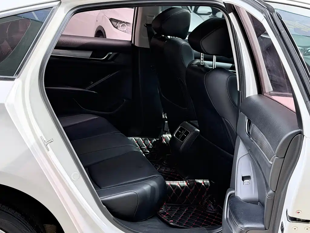 Honda Accord 2018 — фото 10