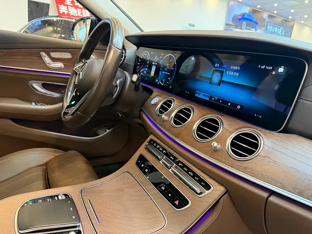 Mercedes-Benz E-Class 2022 — фото 18