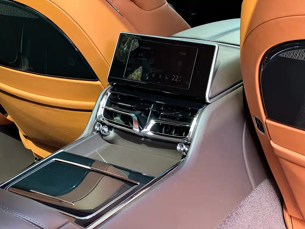 Bentley Flying Spur Plug-In Hybrid 2022 — фото 22