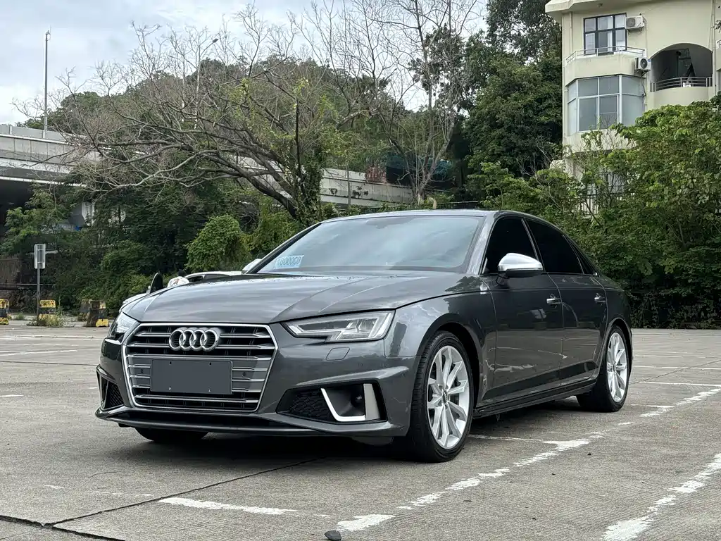 Audi A4L 2019 — фото 1