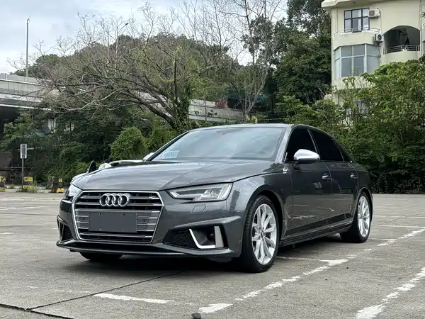 Audi A4L 2019