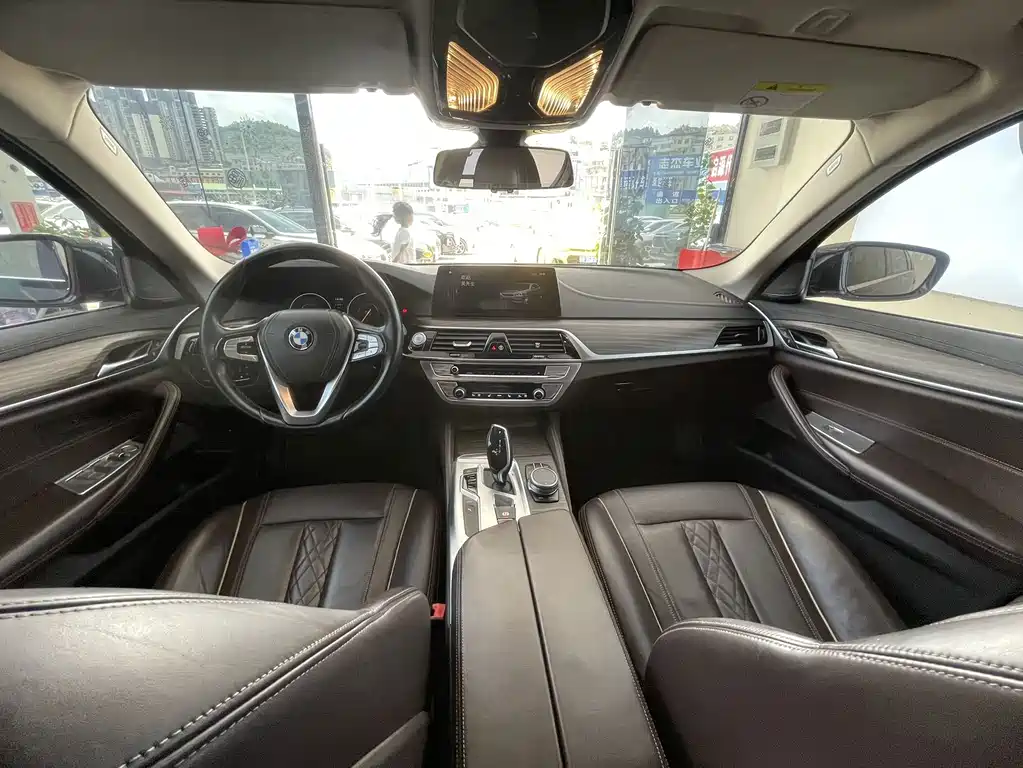 BMW 5 Series New Energy 2019 — фото 14