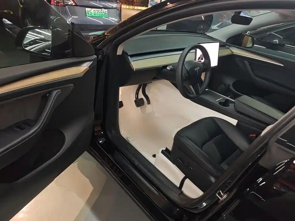 Tesla Model Y 2023 — фото 16