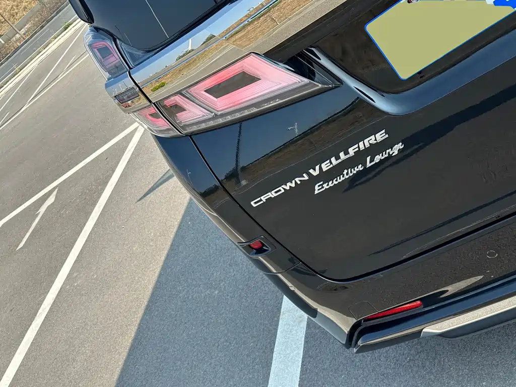 Toyota Vellfire 2022 — фото 25