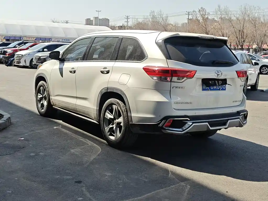 Toyota Highlander 2020 — фото 7