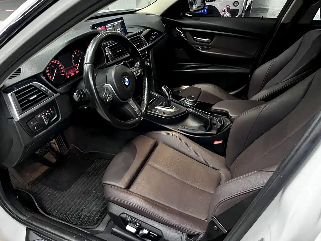 BMW 3 Series 2018 — фото 8