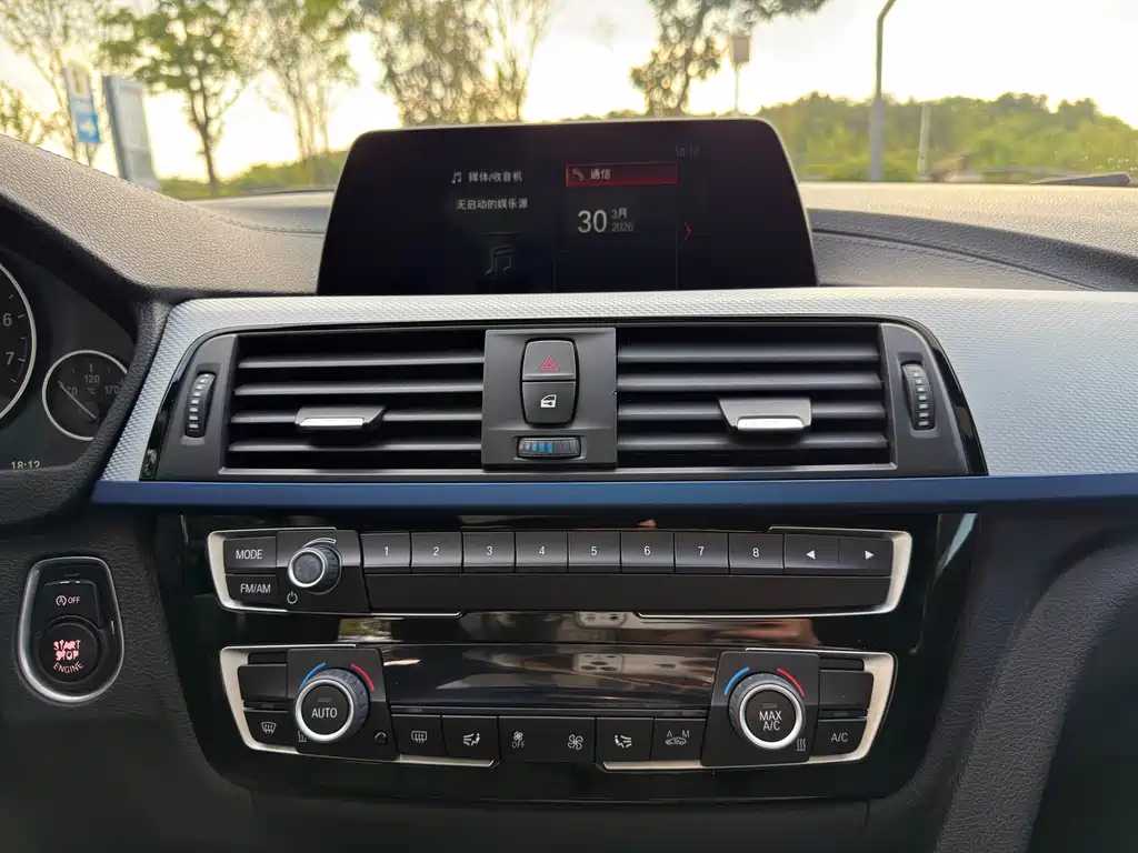 BMW 3 Series 2018 — фото 15