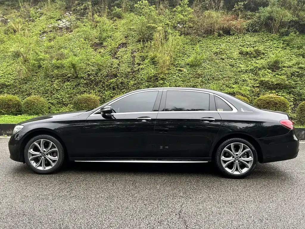 Mercedes-Benz E-Class 2022