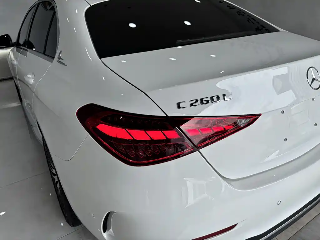 Mercedes-Benz C-Class 2025 — фото 10