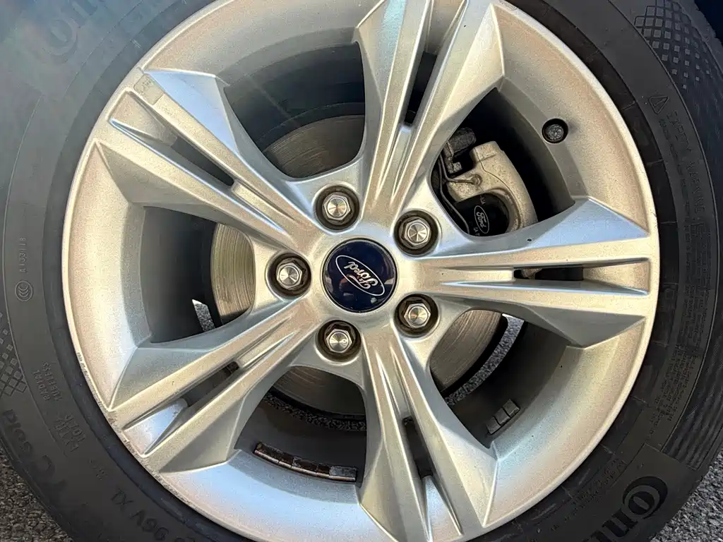 Ford Focus 2015 — фото 11