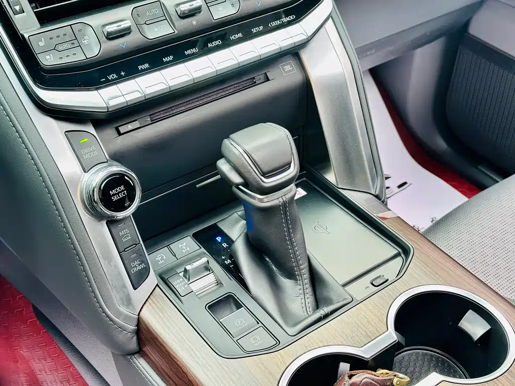 Toyota Land Cruiser 2024 — фото 10