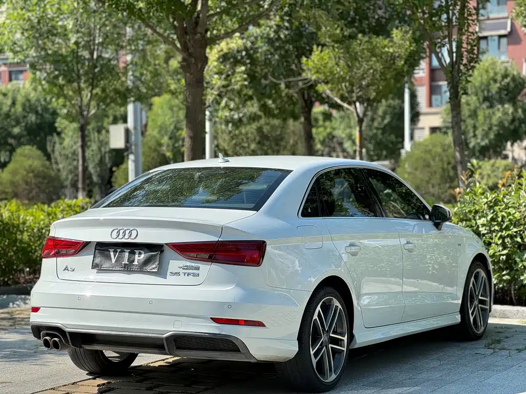 Audi A3 2018 — фото 10