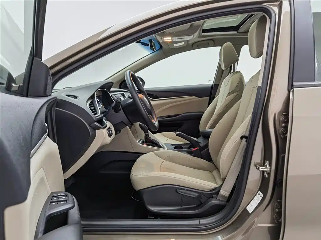 Buick Excelle 2015 — фото 10