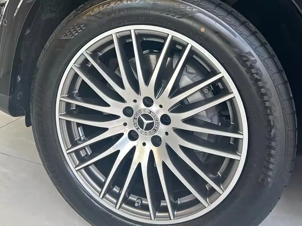 Mercedes-Benz GLC 2025