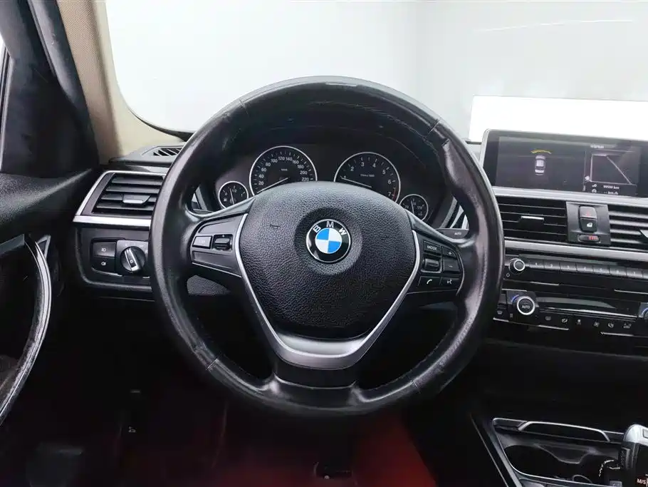 BMW 3 Series 2018 — фото 15