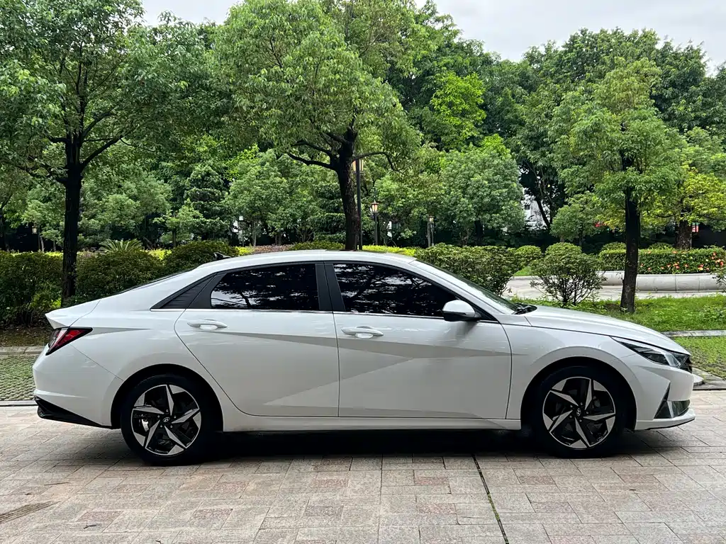 Hyundai Elantra 2021