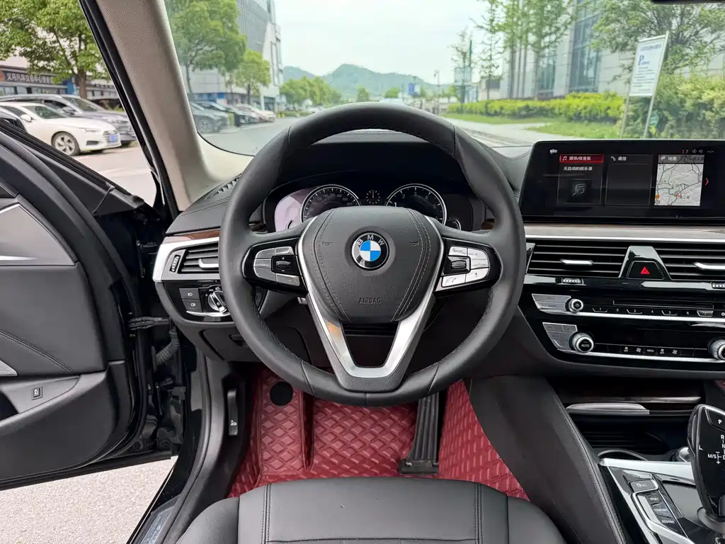 BMW 5 Series 2018 — фото 18