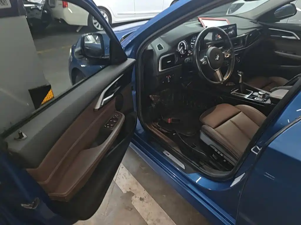 BMW 1 Series 2019 — фото 16