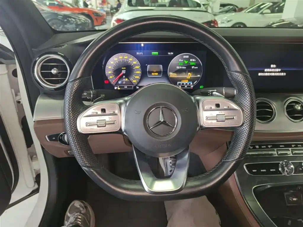 Mercedes-Benz E-Class 2019 — фото 11