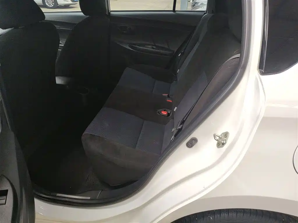 Toyota Yaris L 2019 — фото 13