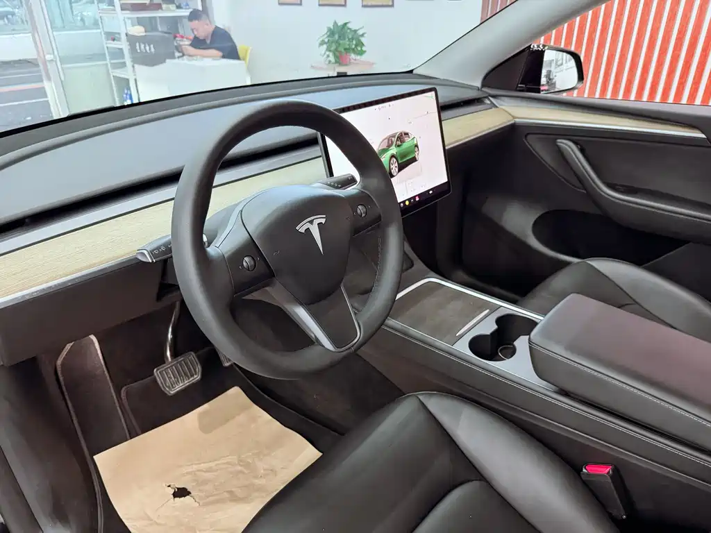 Tesla Model Y 2023 — фото 15