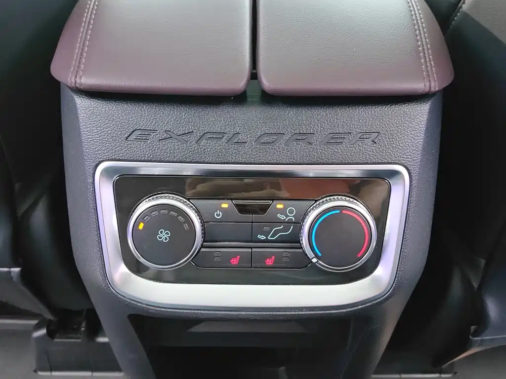 Ford Explorer 2022 — фото 21