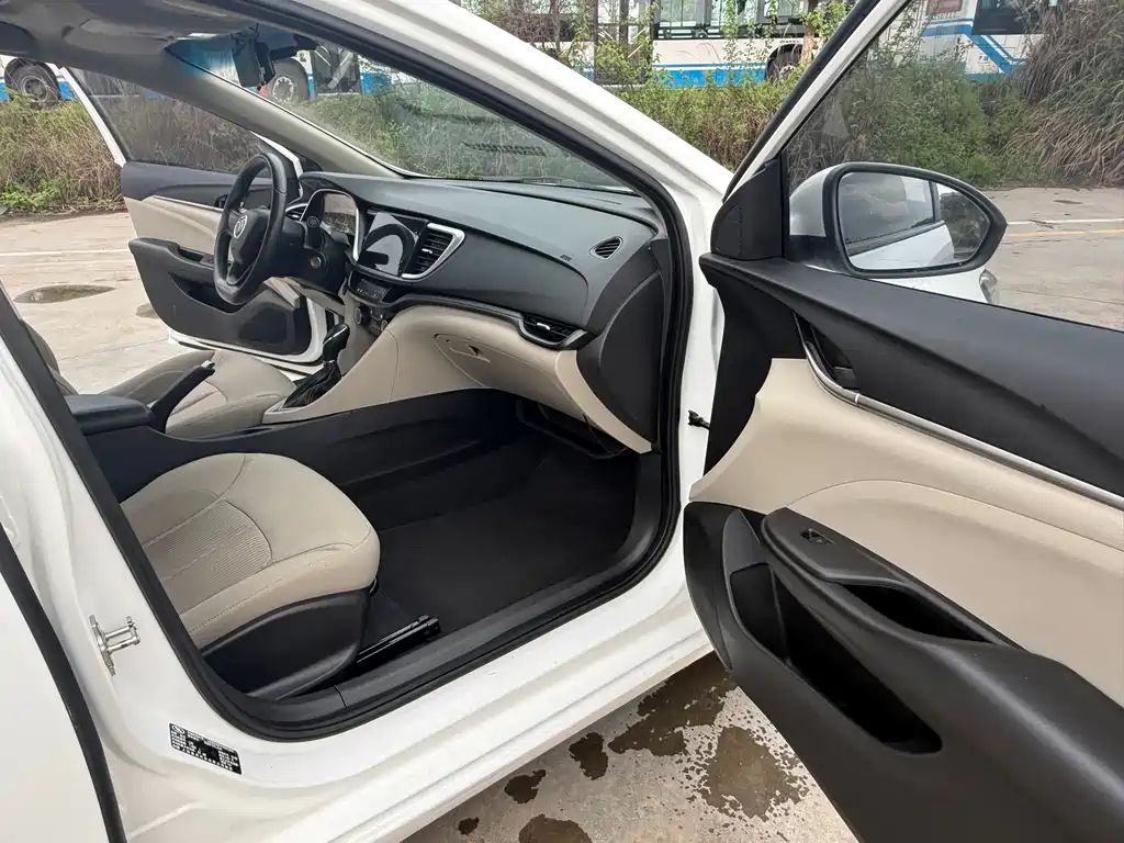 Buick Excelle 2015 — фото 11