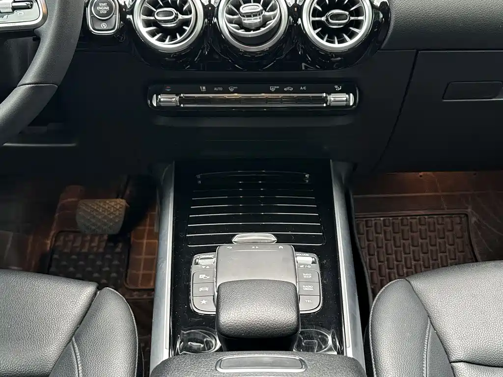 Mercedes-Benz GLA 2023 — фото 12