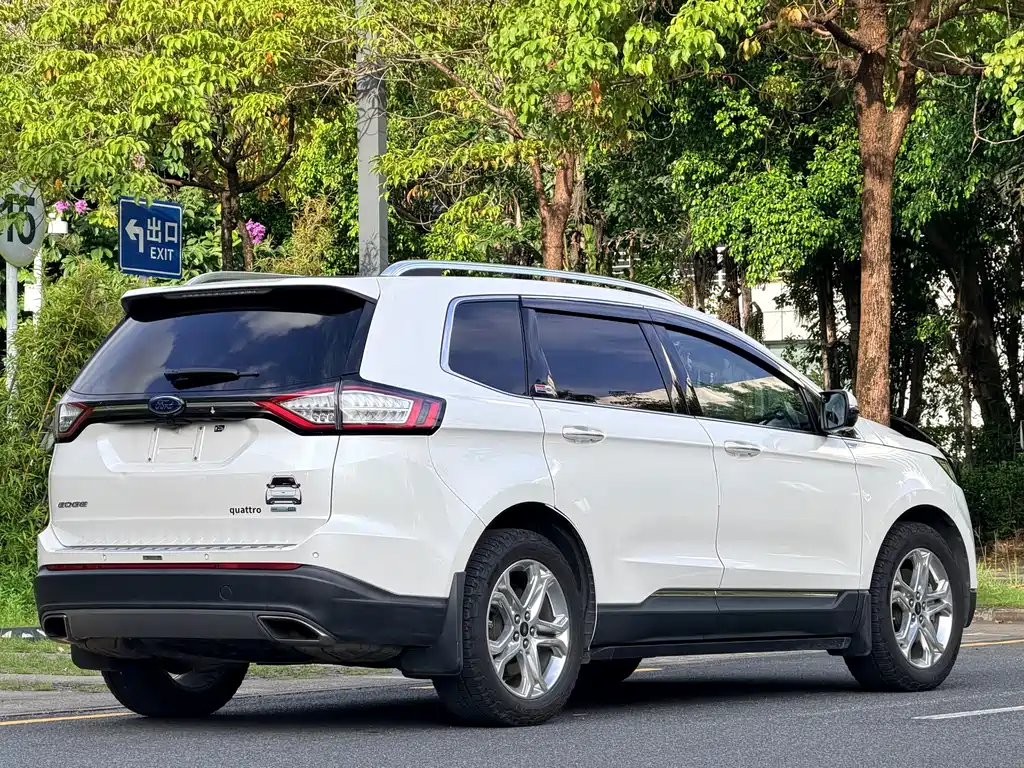 Ford Edge 2016 — фото 4