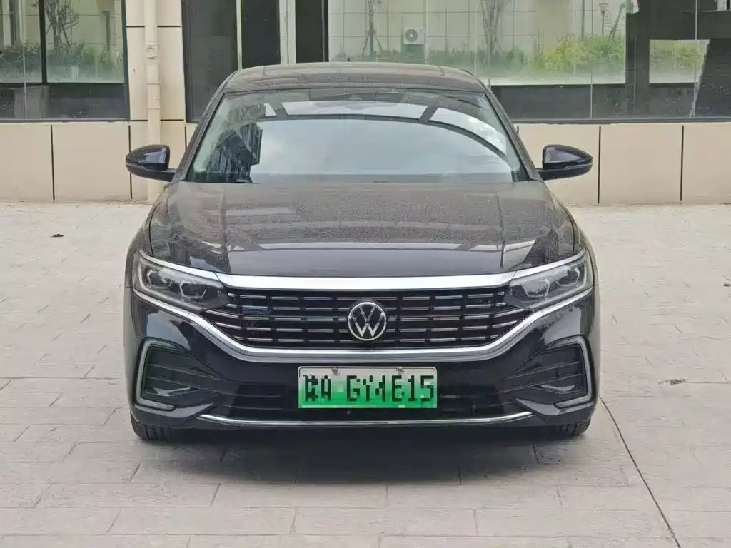 Volkswagen Passat Plug-In Hybrid 2022 — фото 2