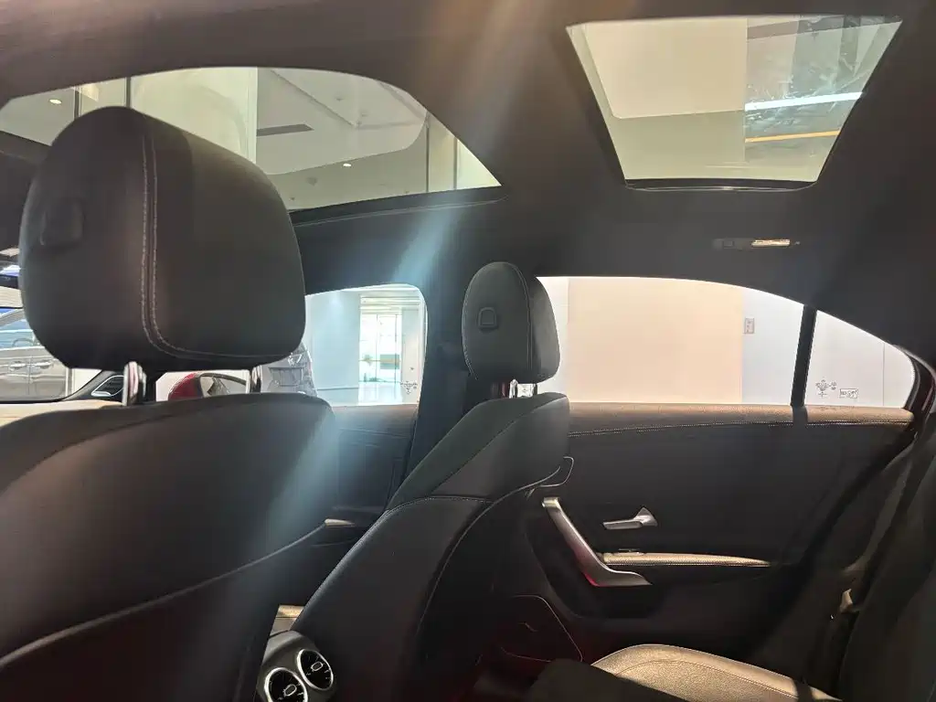 Mercedes-Benz A-Class 2018 — фото 14